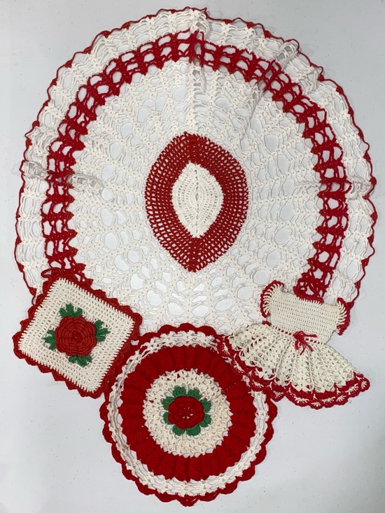 Other - Vintage 1950s Crochet 4-Piece Doily Set in Red and White